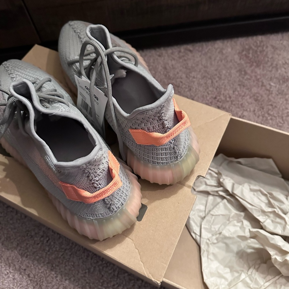 YEEZY BOOST 350 - Picture 2 of 5